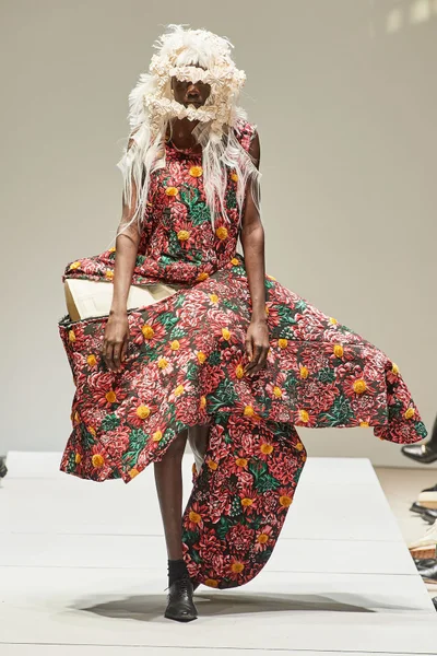 Look 18